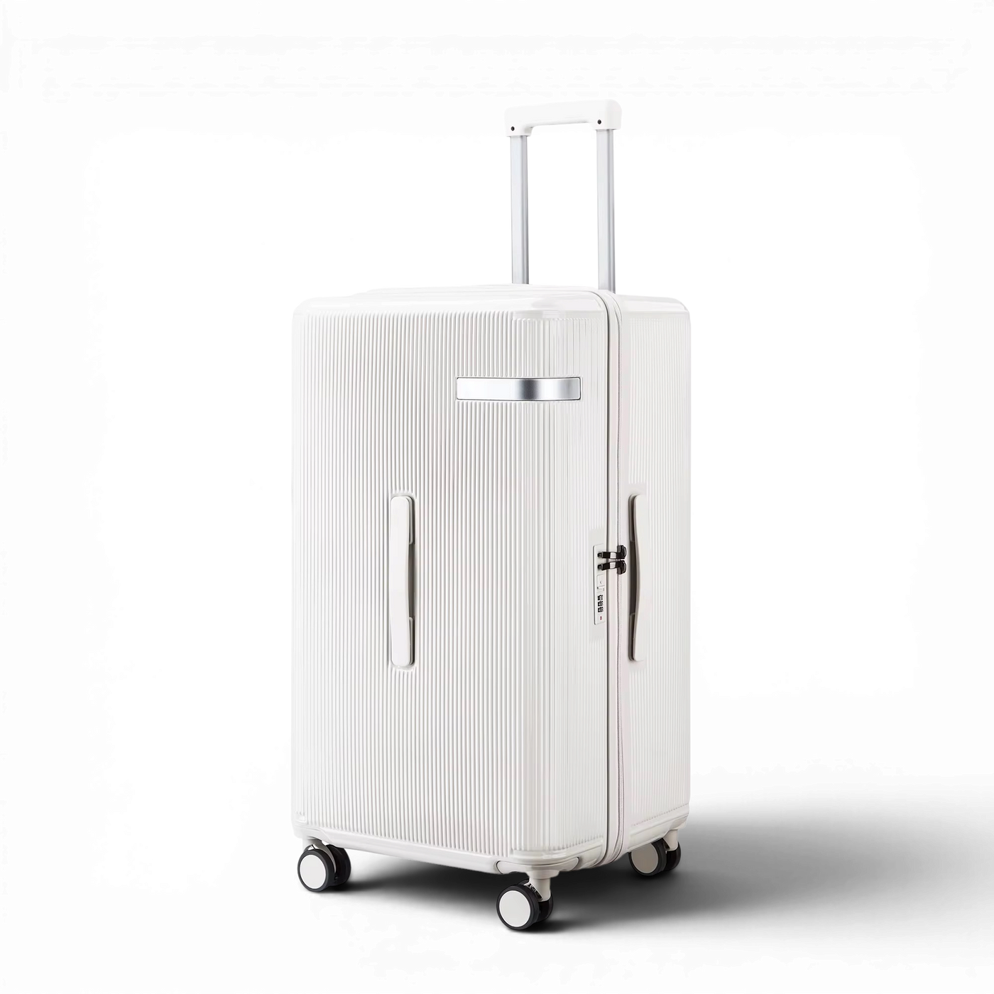 The Voyager Large - Check In 28"